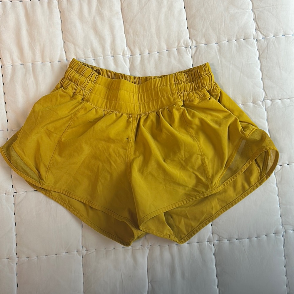 Lululemon size 2 hotty hot 2.5 shorts in mustard yellow